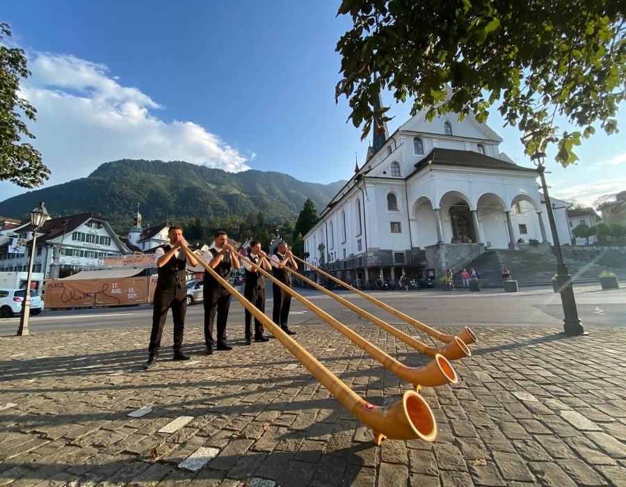 Diä Alphorn-Artiste unterwegs