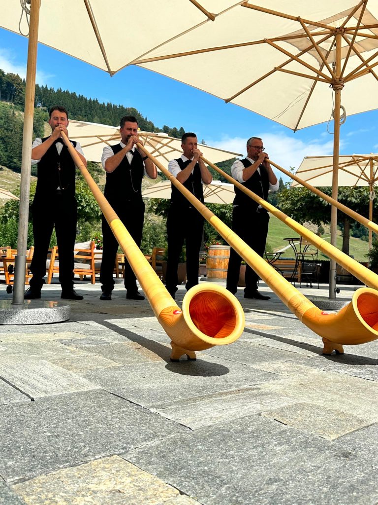 Diä Alphorn-Artiste unterwegs